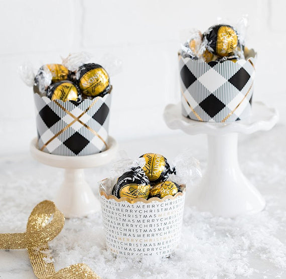 Christmas Baking Cups: Black + Gold | www.sprinklebeesweet.com