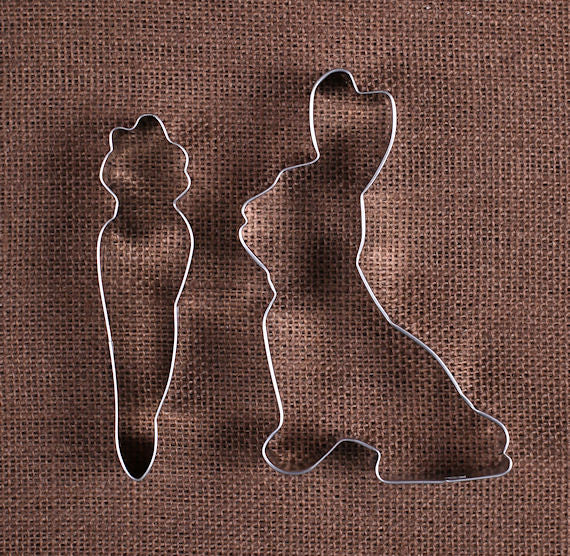 Easter Cookie Cutters: Bunny Rabbit and Carrot | www.sprinklebeesweet.com