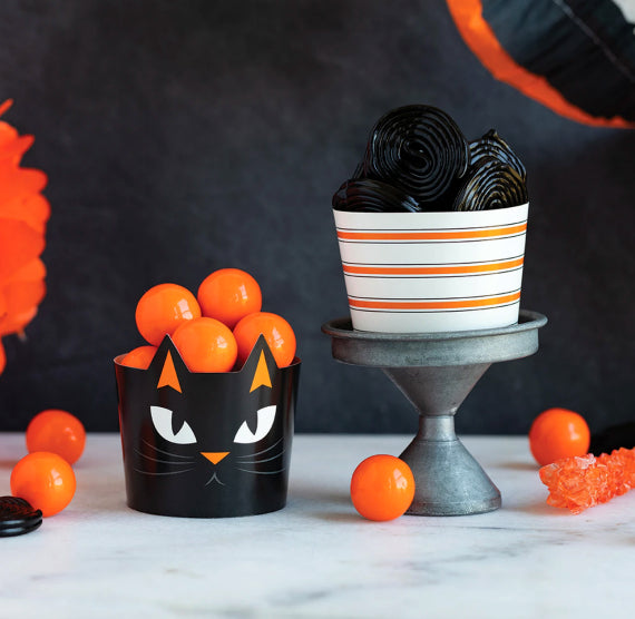 Halloween Baking Cups: Black Cat | www.sprinklebeesweet.com