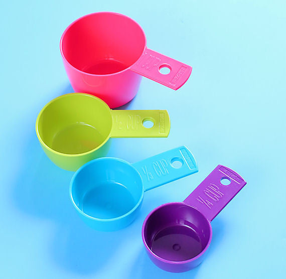 Colorful Plastic Measuring Cups | www.sprinklebeesweet.com