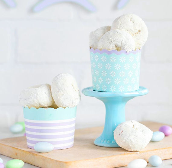 Pastel Baking Cups: Daisies + Stripes | www.sprinklebeesweet.com