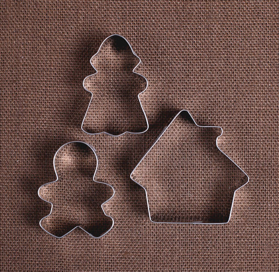 Gingerbread House Cookie Cutter Set | www.sprinklebeesweet.com