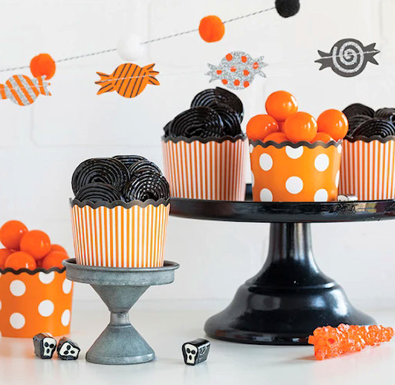 Halloween Baking Cups: Stripe + Polka Dot | www.sprinklebeesweet.com