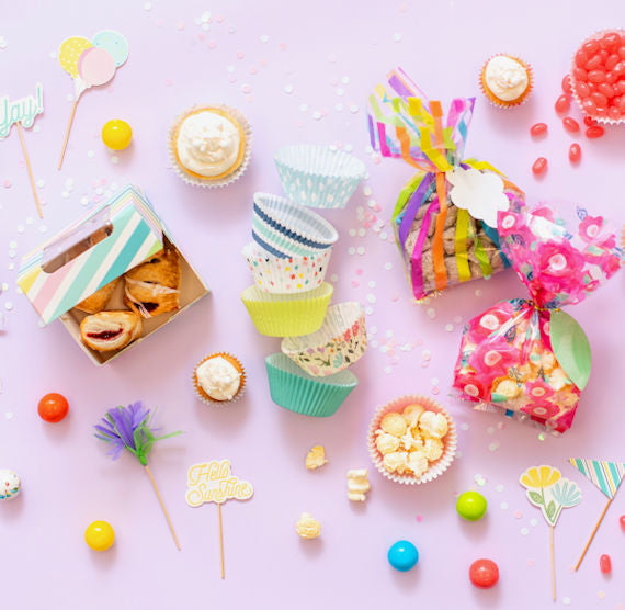 Small Cookie Boxes: Clouds + Rainbow | www.sprinklebeesweet.com