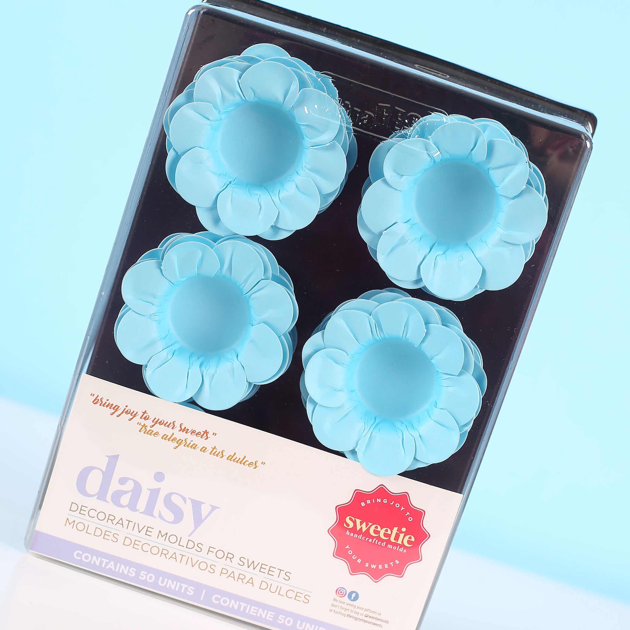 Daisy Flower Candy Cups: Light Blue | www.sprinklebeesweet.com