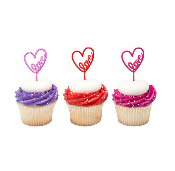 Valentine's Day Cupcake Picks: Heart with Love | www.sprinklebeesweet.com