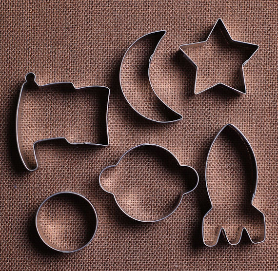 Outer Space Cookie Cutters Set | www.sprinklebeesweet.com