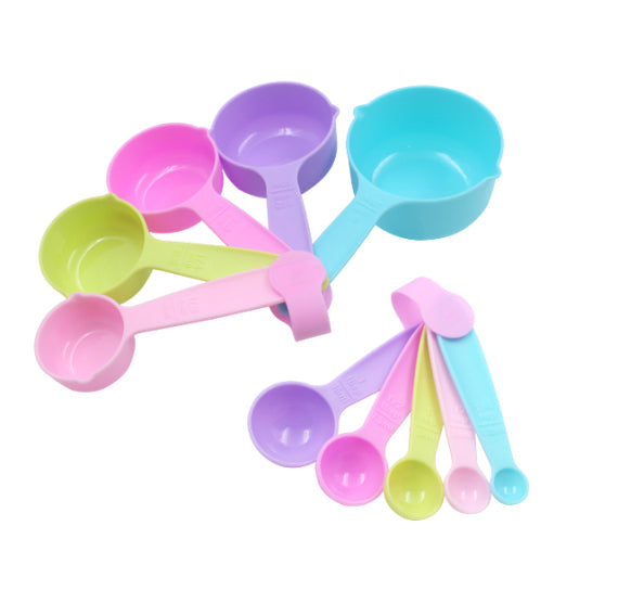 Pastel Measuring Cups + Spoons Set | www.sprinklebeesweet.com