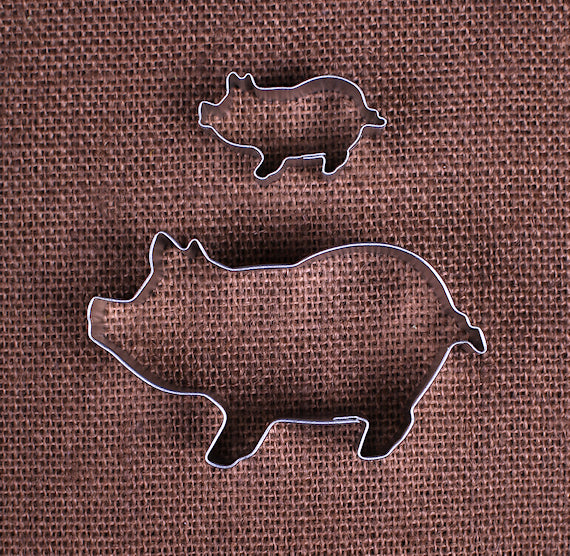 Pig Cookie Cutters | www.sprinklebeesweet.com