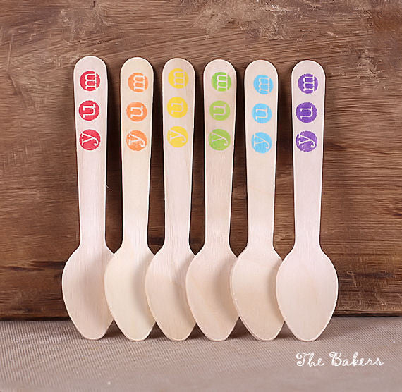 Mini Happy Rainbow Wooden Spoons: Yum | www.sprinklebeesweet.com